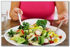 eda-i-napitki-vo-vremya-rodov