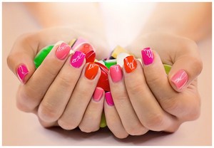 uhod za rukami v salone